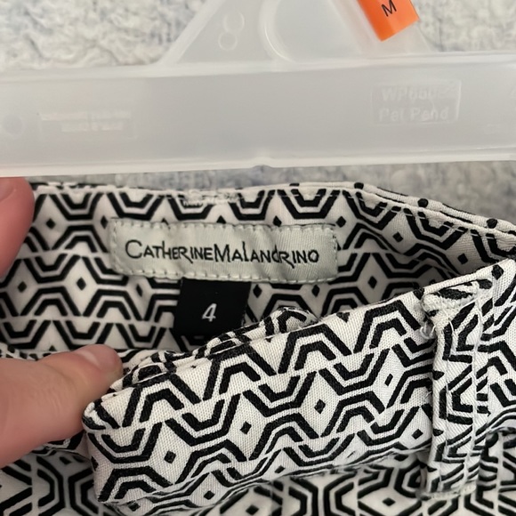 Black and white shorts - Picture 3 of 3